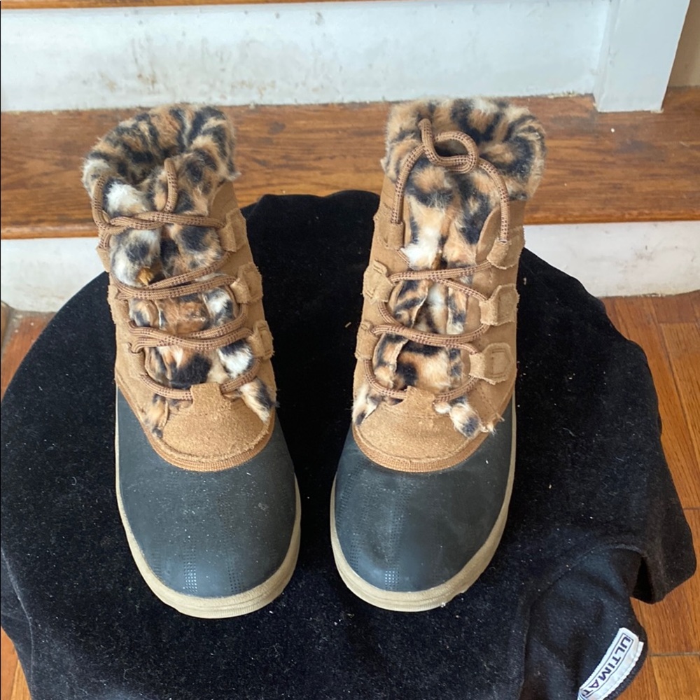 Women Brown and Black Winter Boots